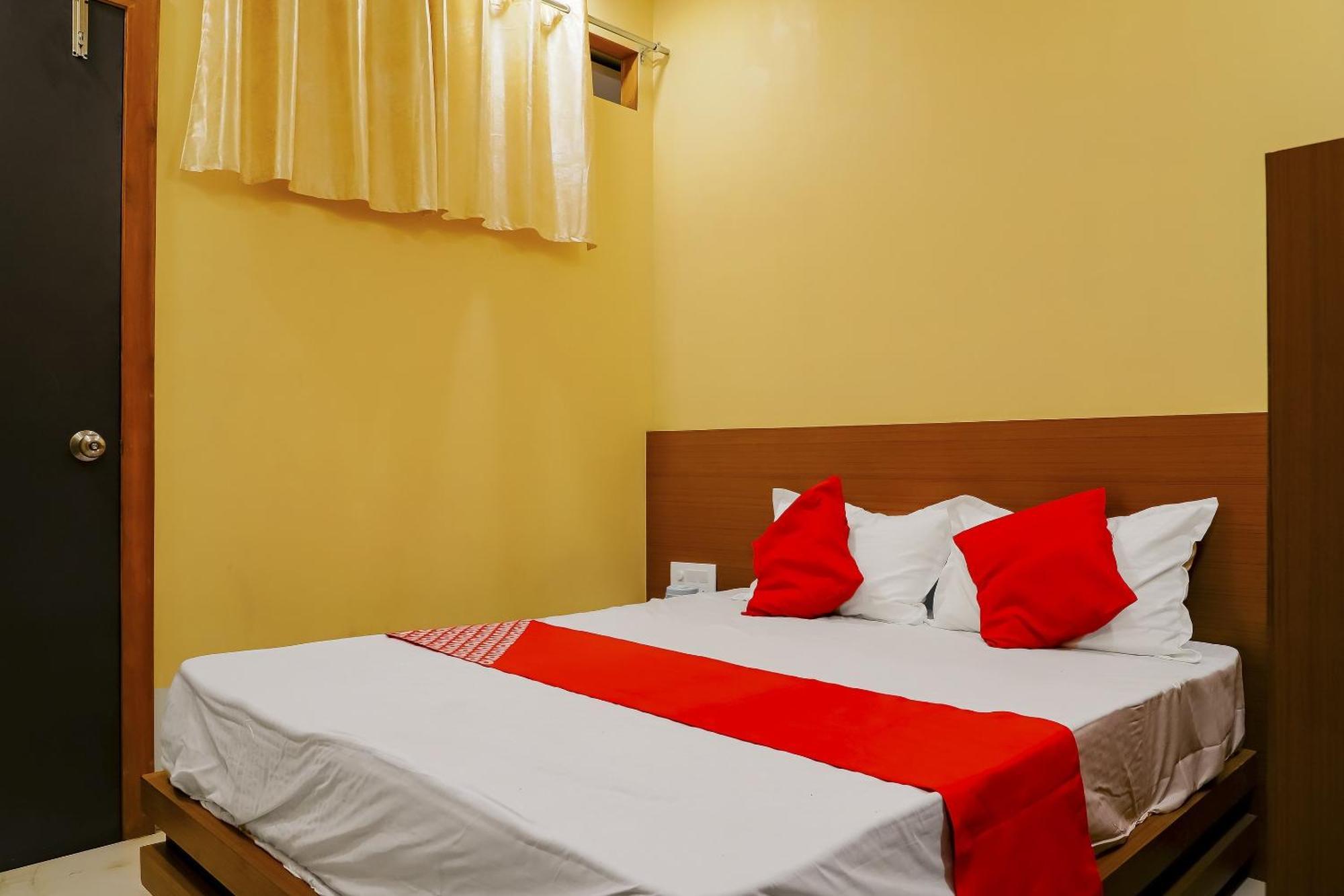 Oyo Hotel Shree Krishna Inn Rooms Surat Exterior foto