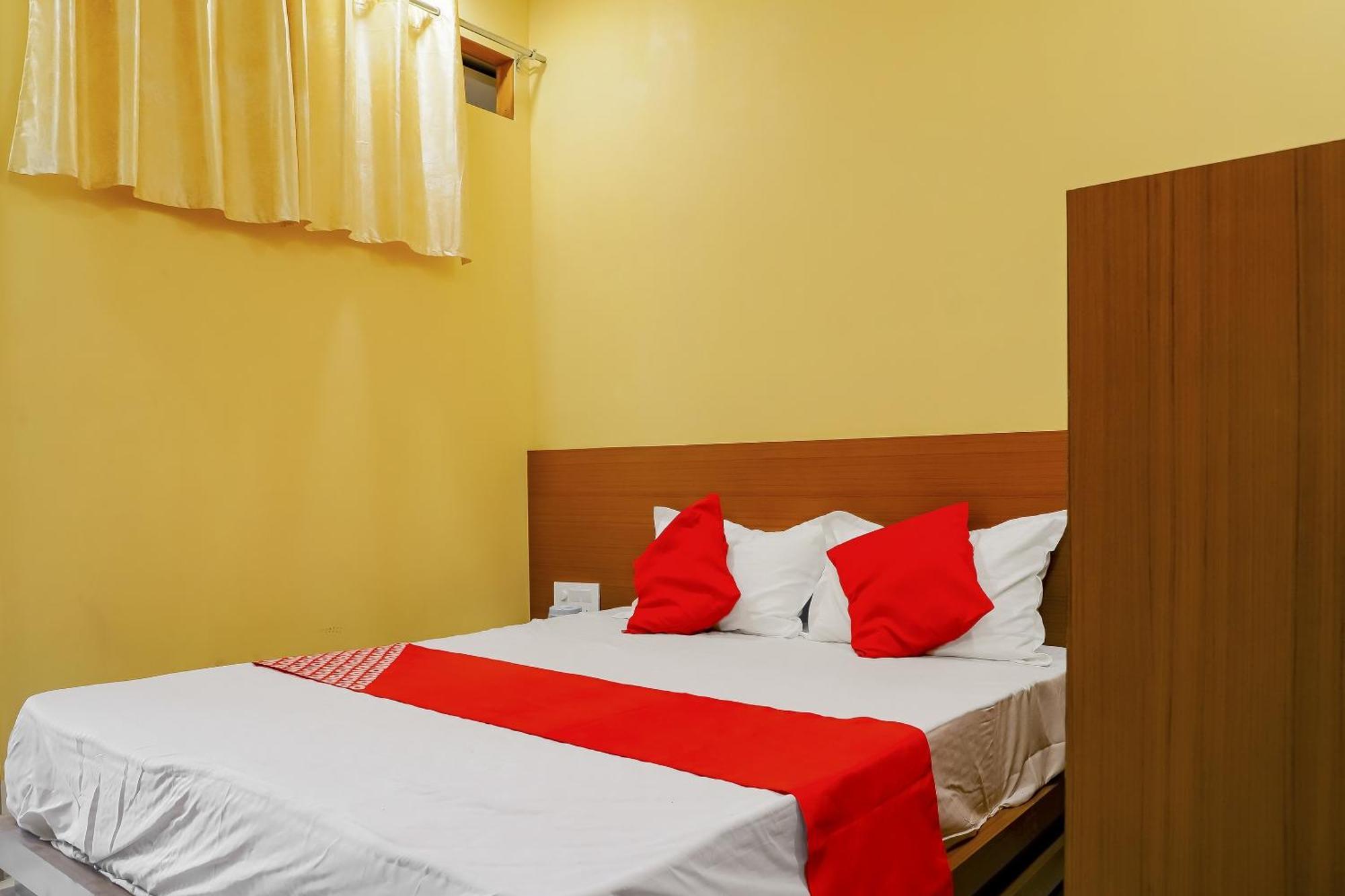 Oyo Hotel Shree Krishna Inn Rooms Surat Exterior foto