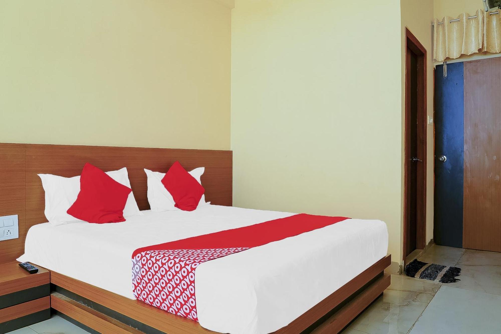 Oyo Hotel Shree Krishna Inn Rooms Surat Exterior foto