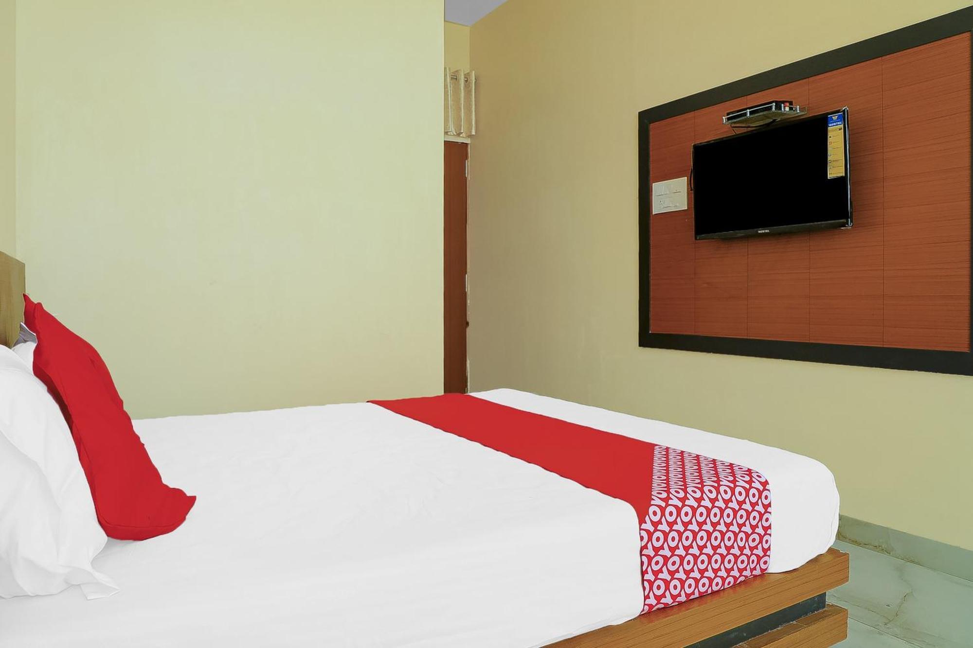 Oyo Hotel Shree Krishna Inn Rooms Surat Exterior foto