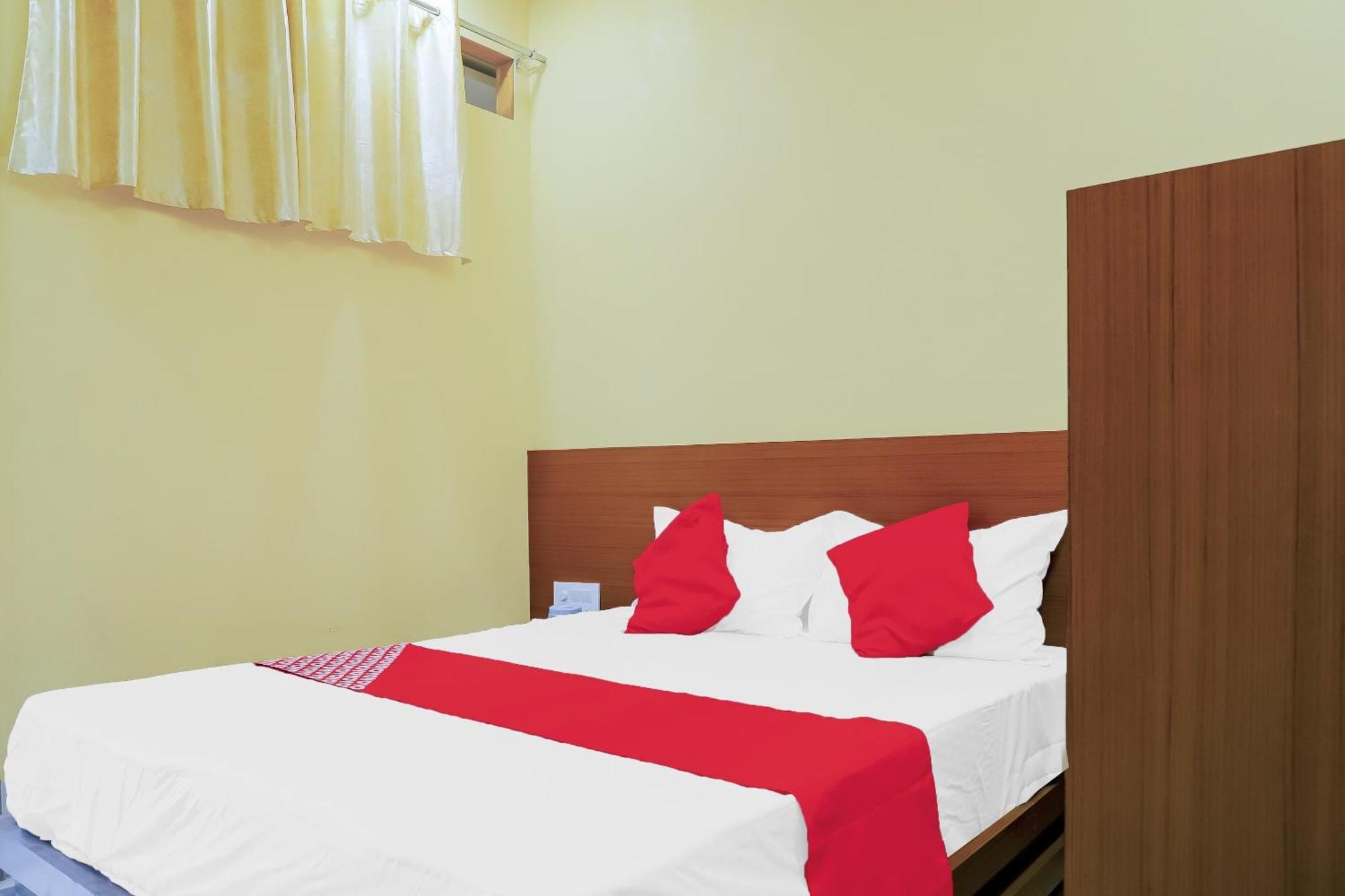 Oyo Hotel Shree Krishna Inn Rooms Surat Exterior foto