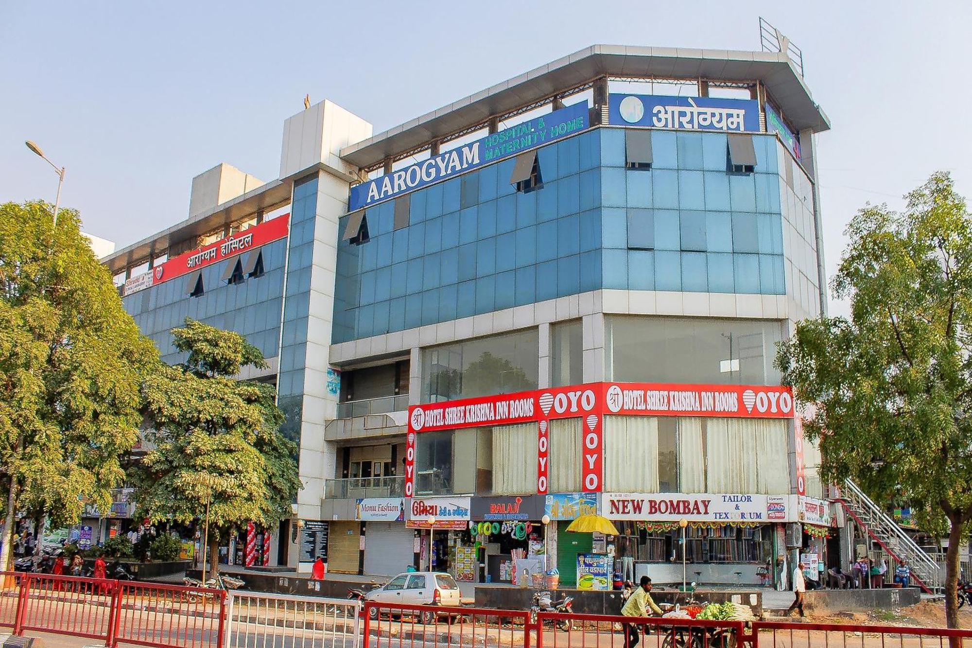 Oyo Hotel Shree Krishna Inn Rooms Surat Exterior foto